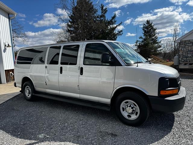 2012 Chevrolet Express LS 3500 - Photo 4