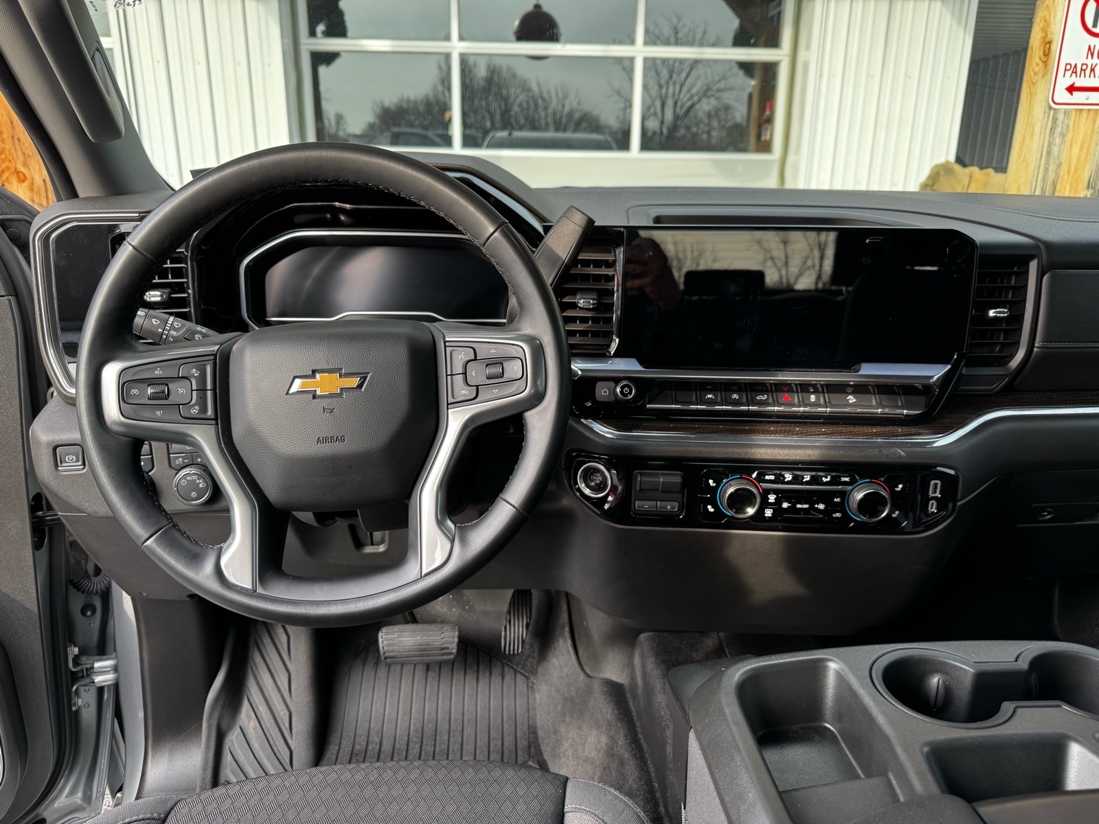 Additional photo of vehicle.