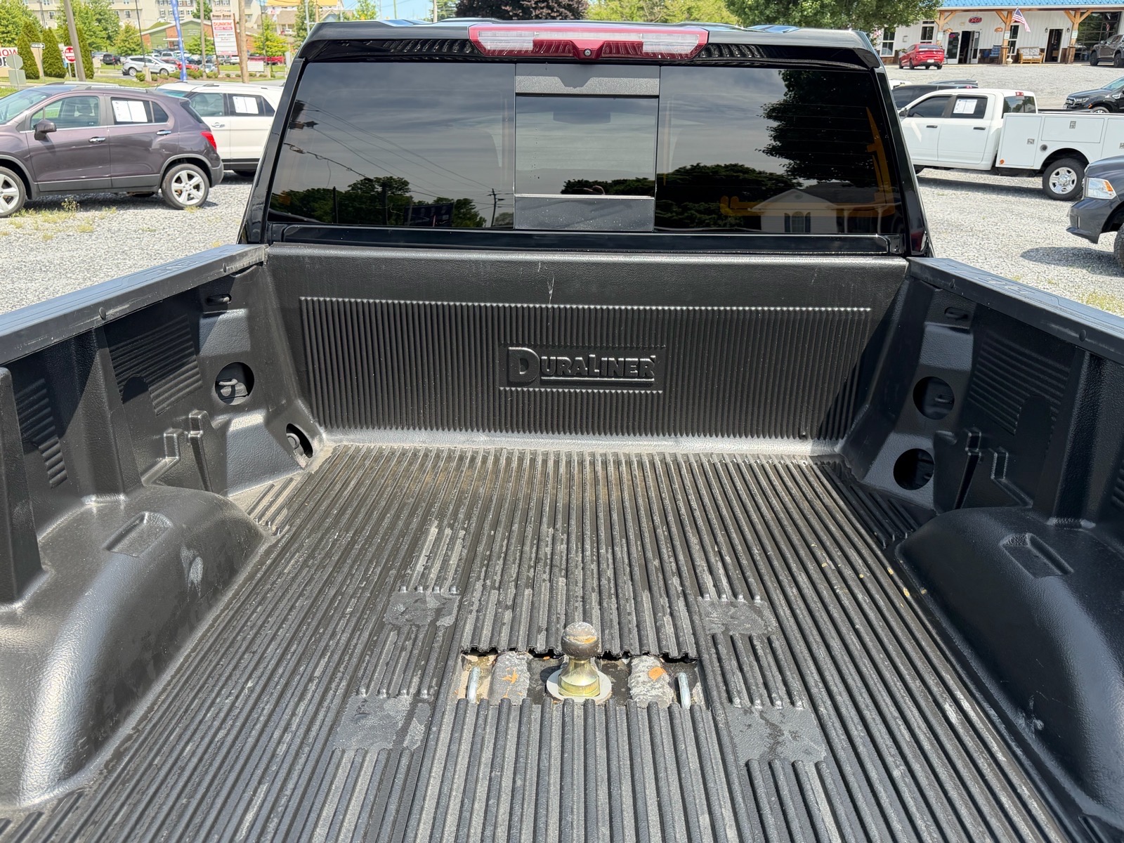 Additional photo of vehicle.