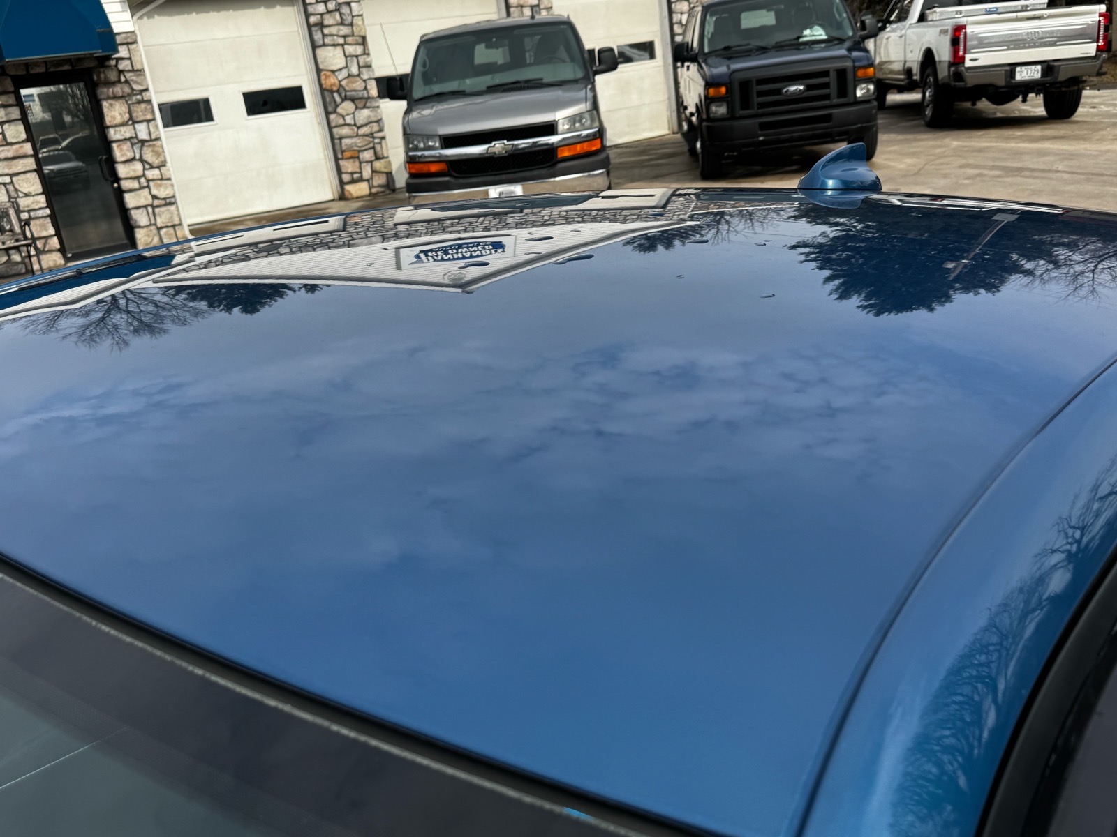 Additional photo of vehicle.