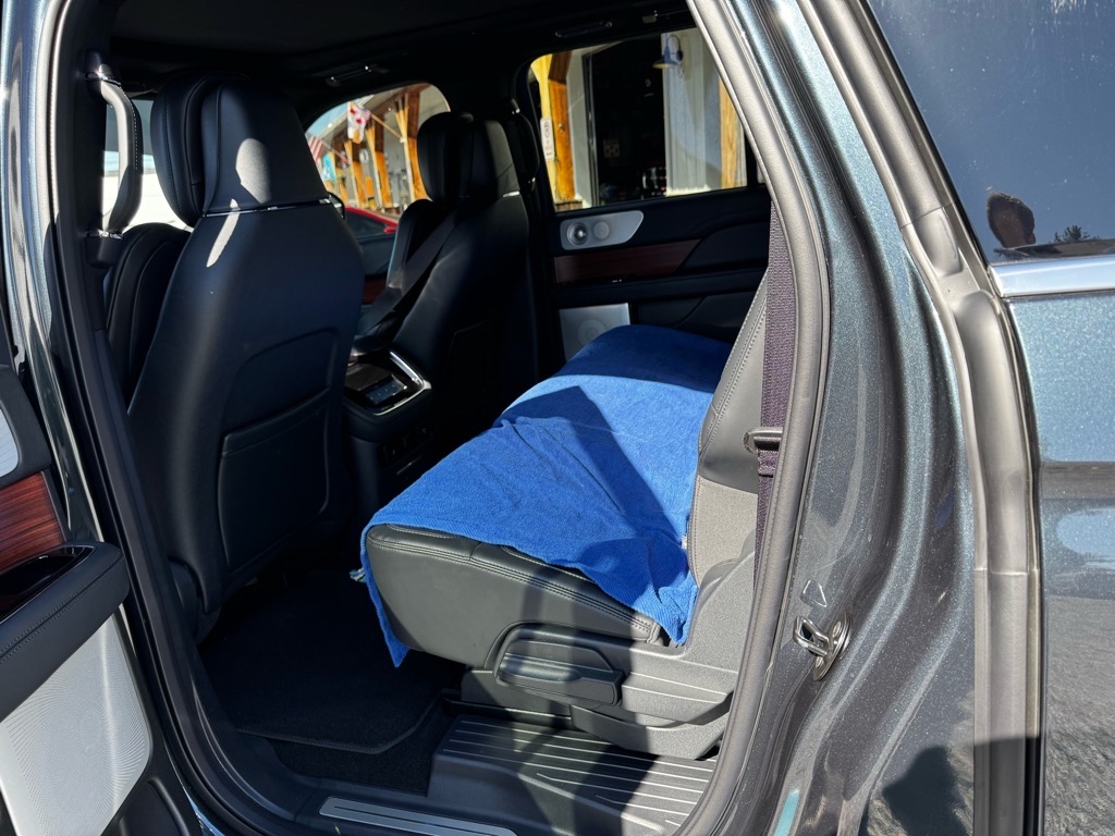 Additional photo of vehicle.