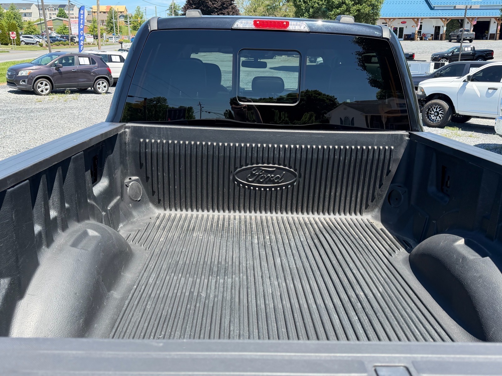 Additional photo of vehicle.