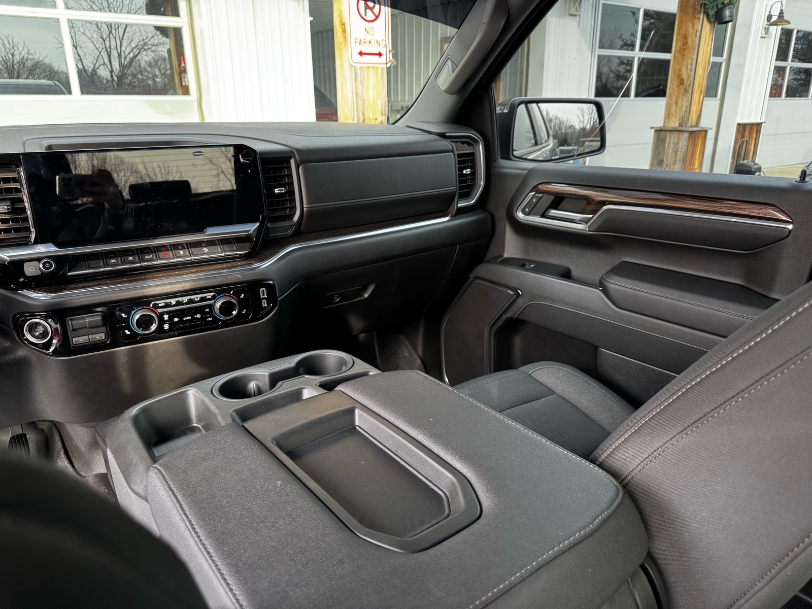 Additional photo of vehicle.