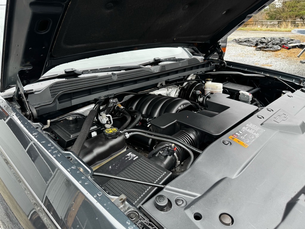 Additional photo of vehicle.