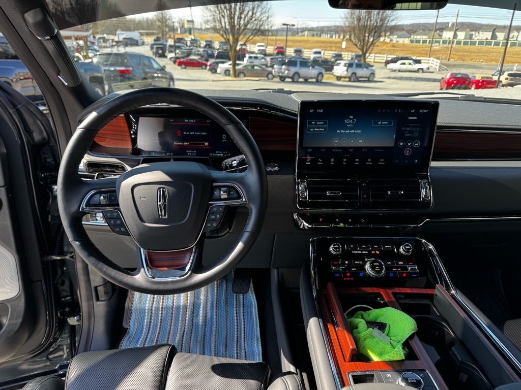 Additional photo of vehicle.