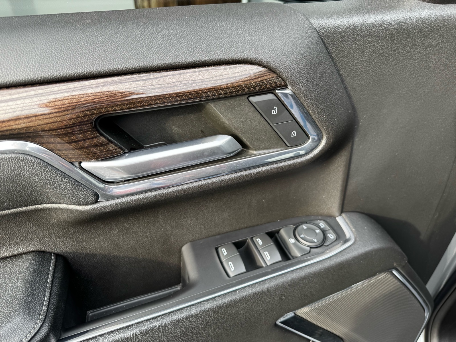 Additional photo of vehicle.