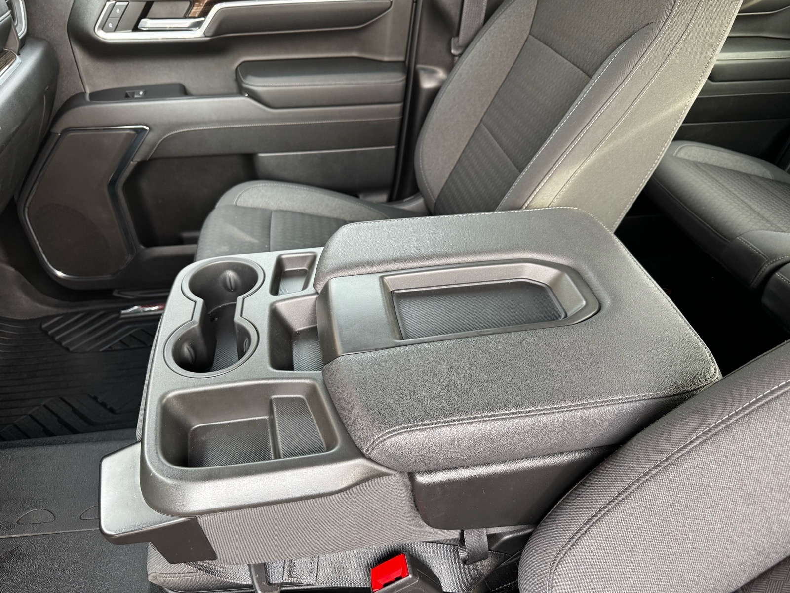 Additional photo of vehicle.