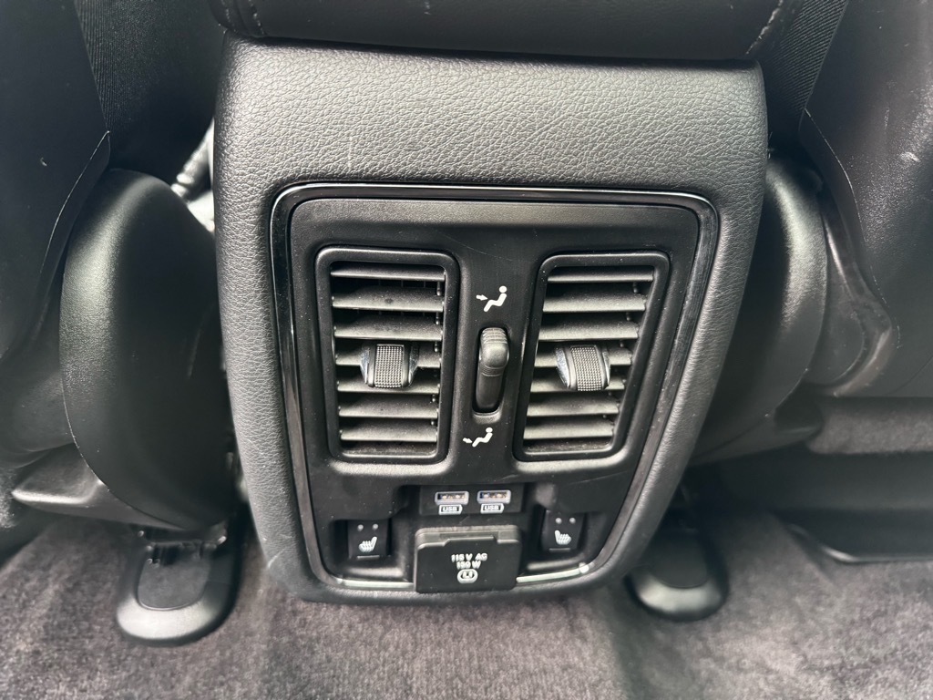 Additional photo of vehicle.