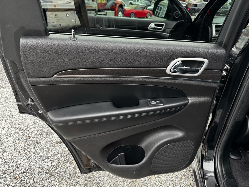 Additional photo of vehicle.