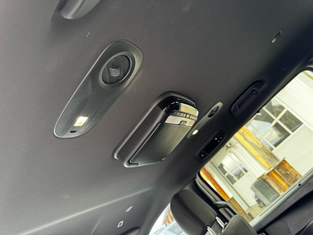 Additional photo of vehicle.