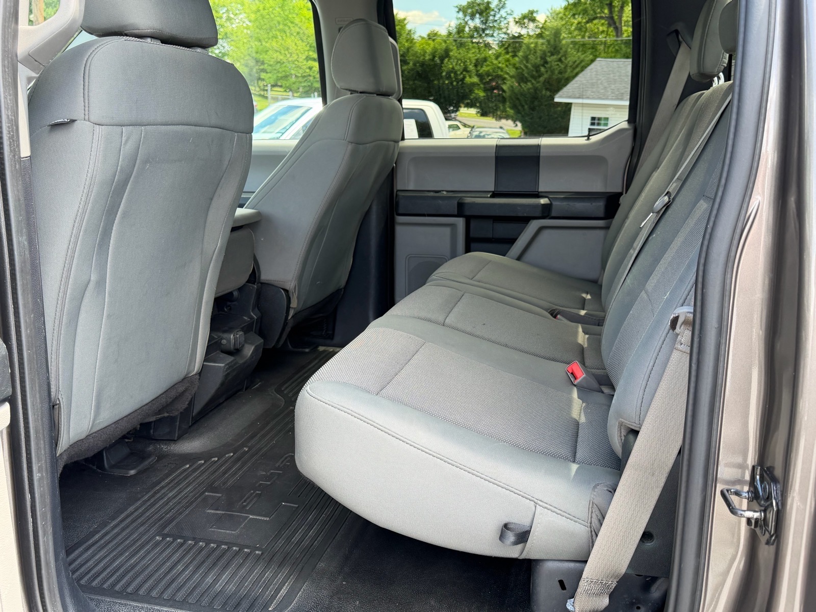 Additional photo of vehicle.