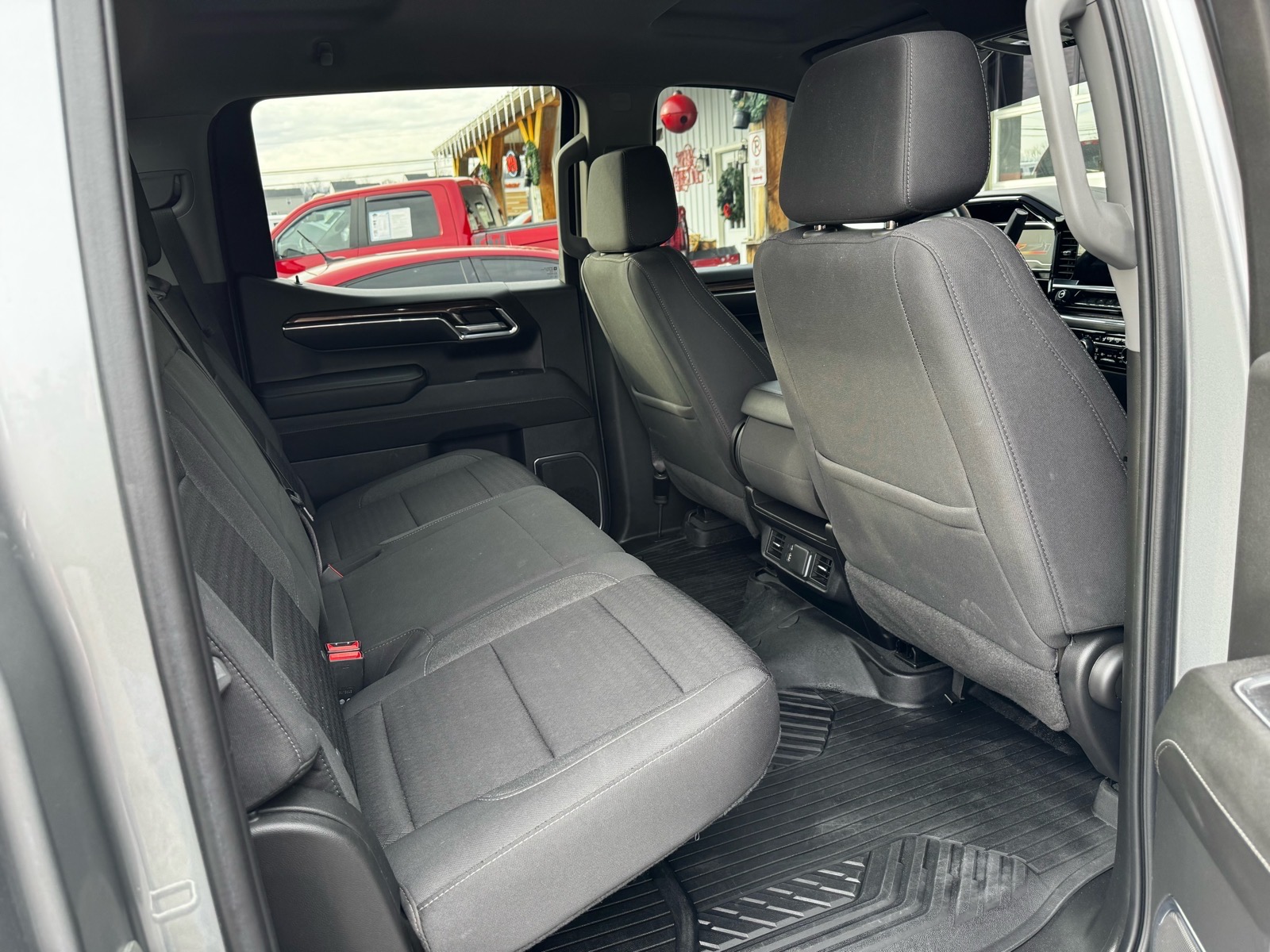 Additional photo of vehicle.