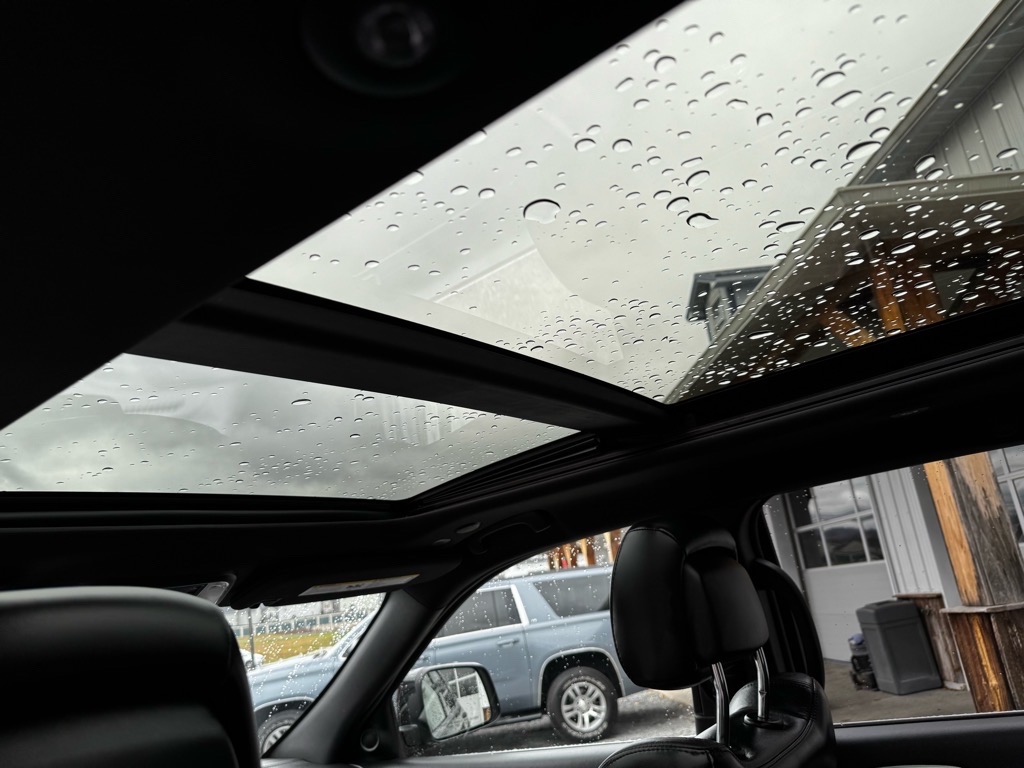 Additional photo of vehicle.