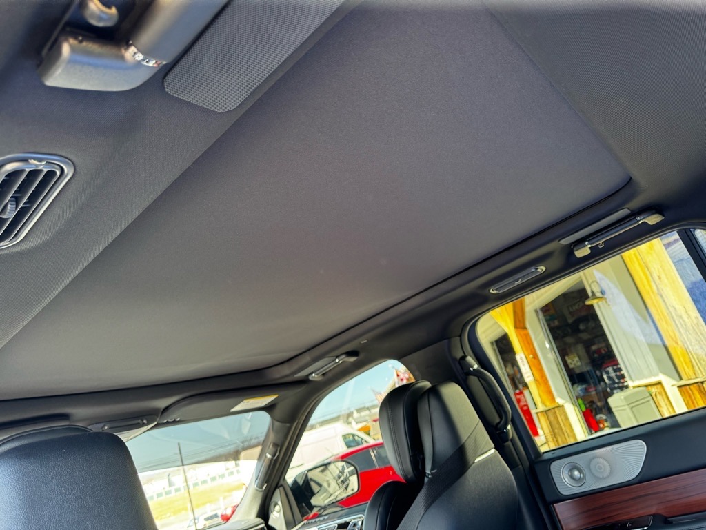 Additional photo of vehicle.