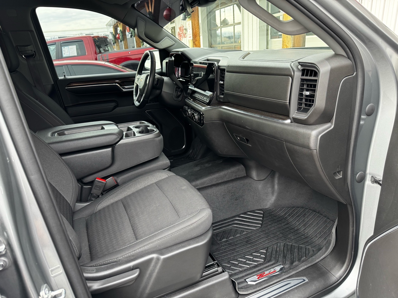 Additional photo of vehicle.