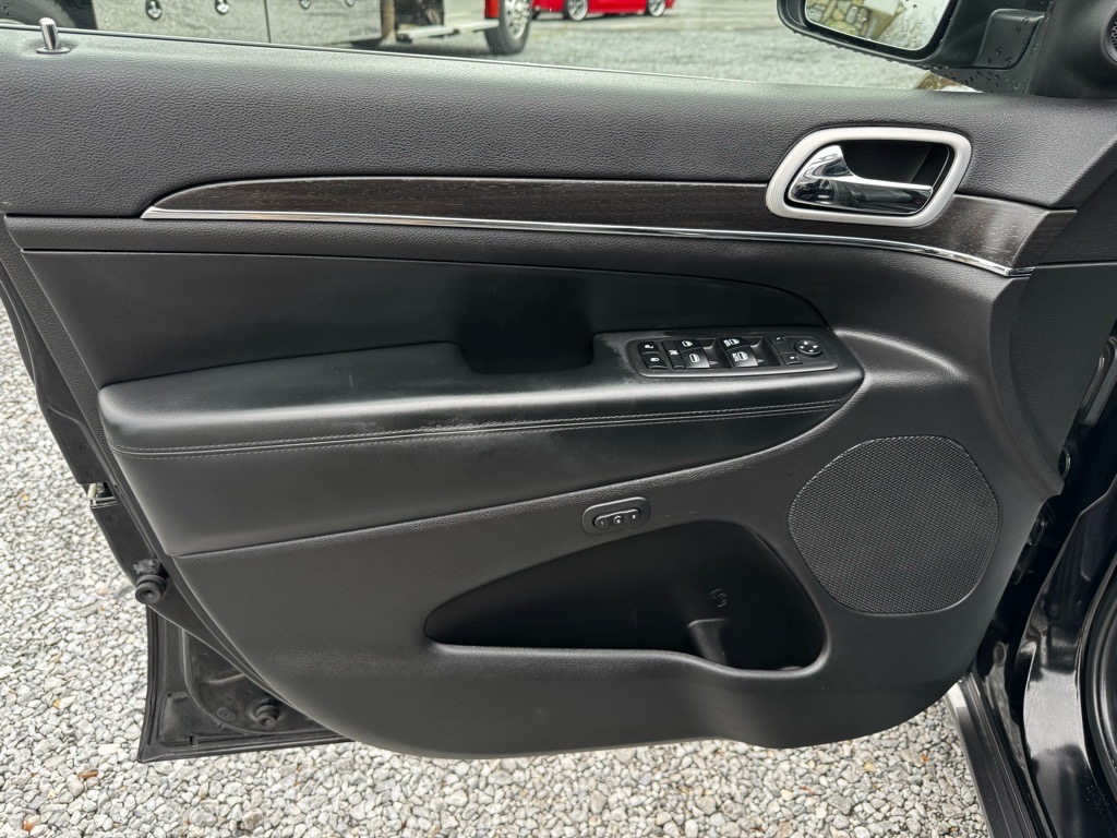 Additional photo of vehicle.