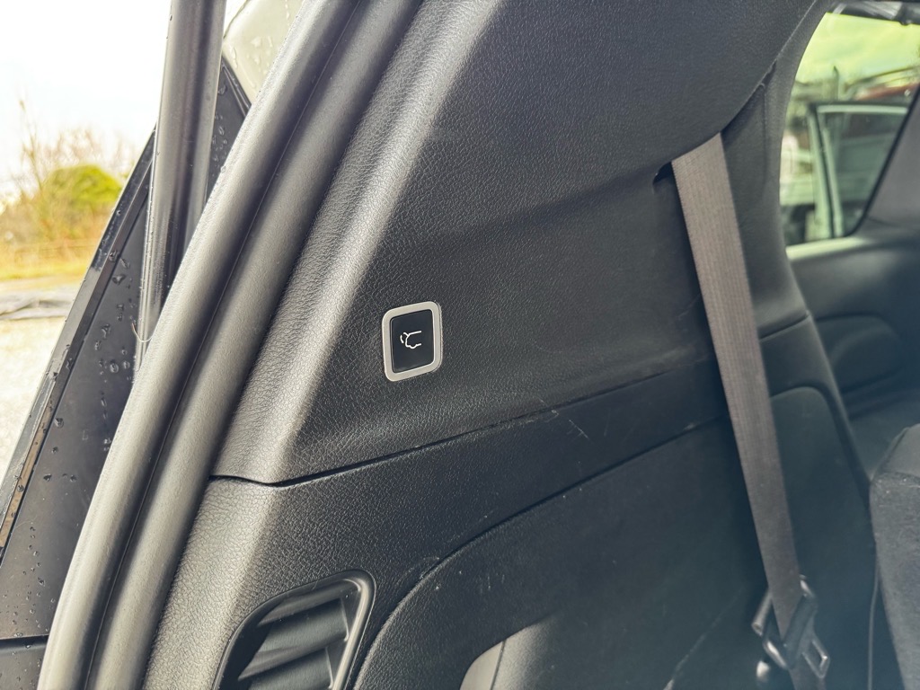 Additional photo of vehicle.