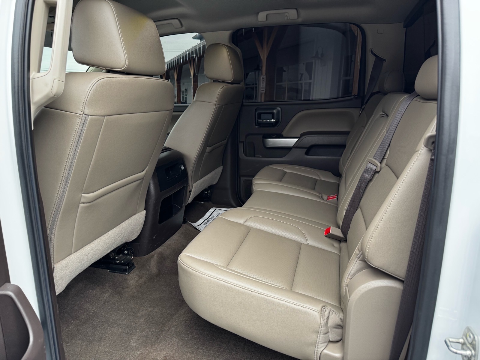 Additional photo of vehicle.