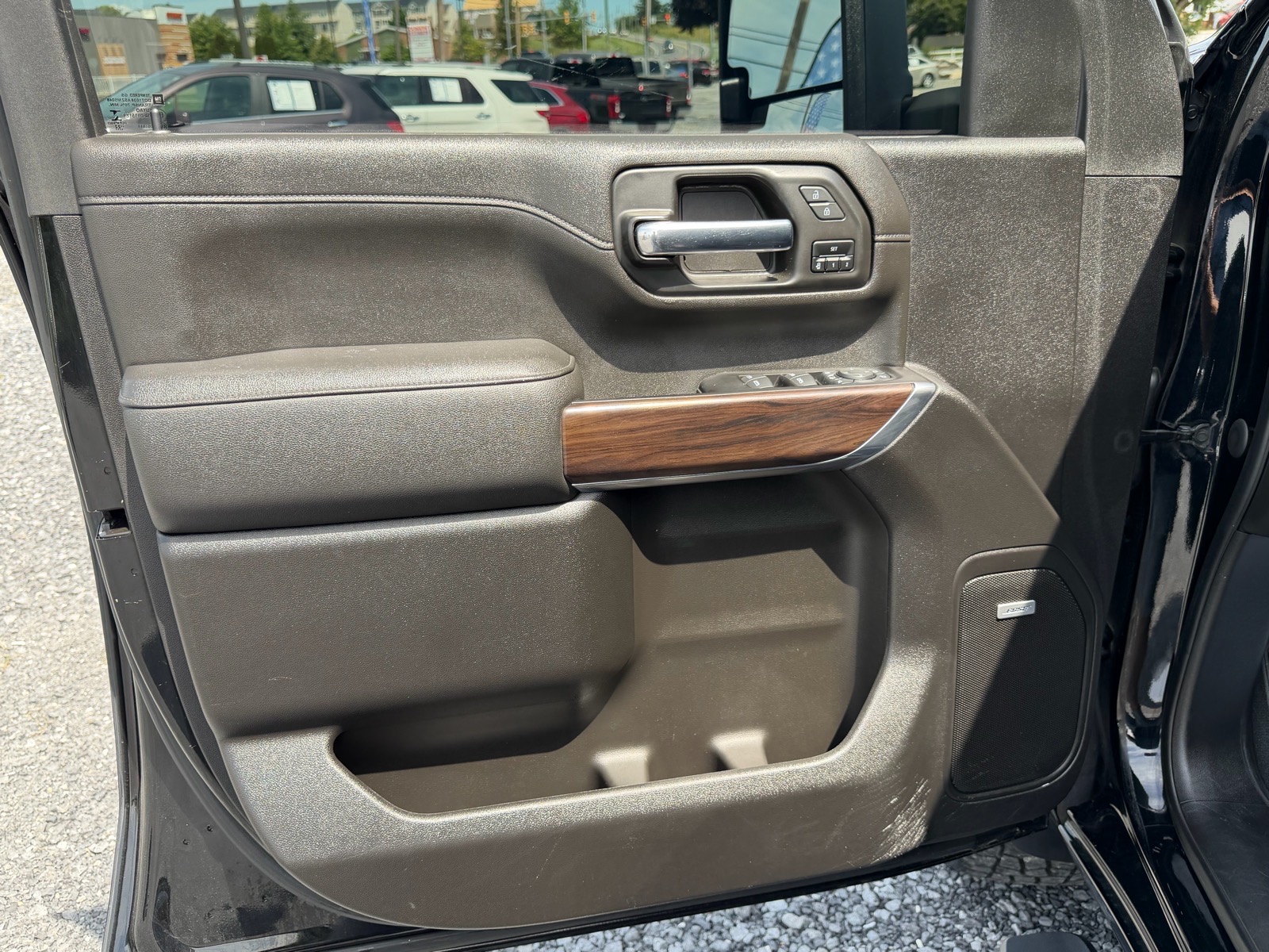 Additional photo of vehicle.