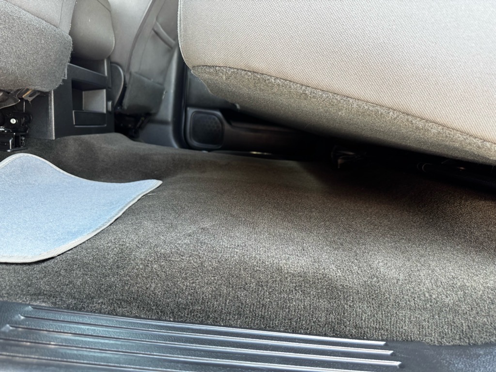 Additional photo of vehicle.