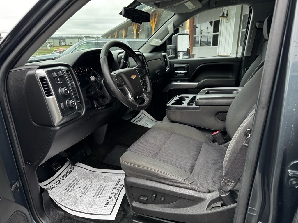 Additional photo of vehicle.