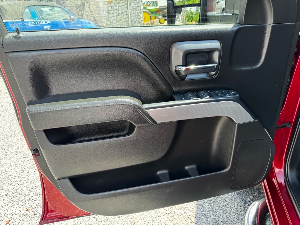 Additional photo of vehicle.