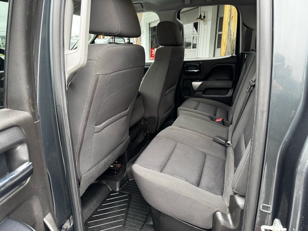 Additional photo of vehicle.