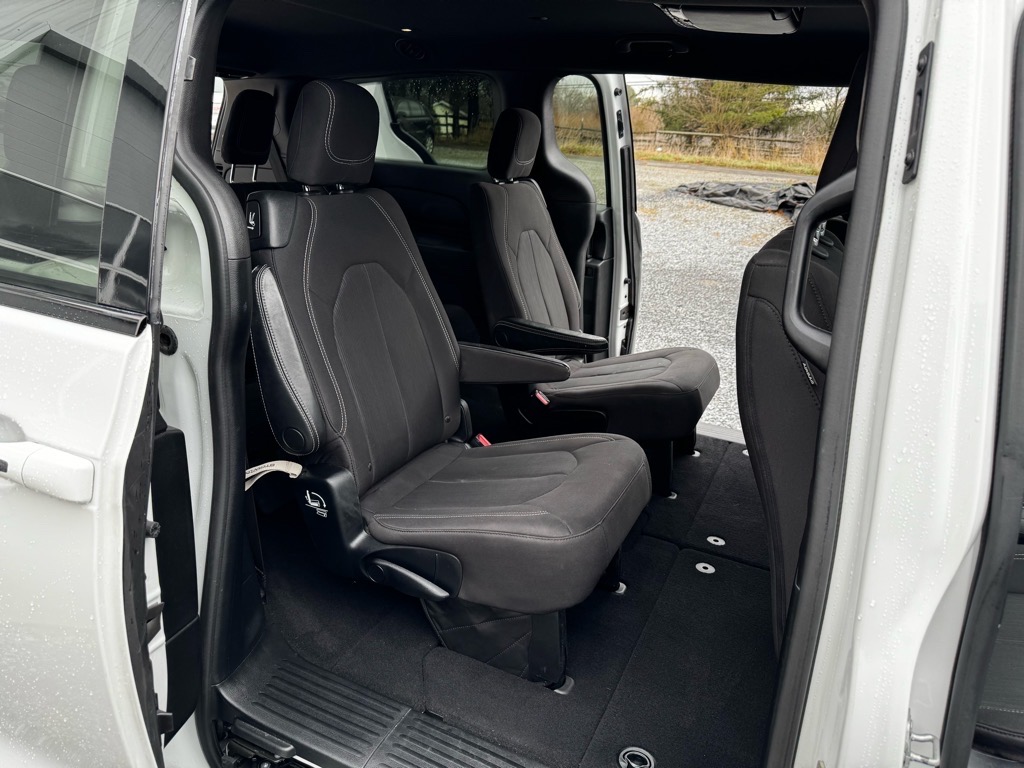 Additional photo of vehicle.