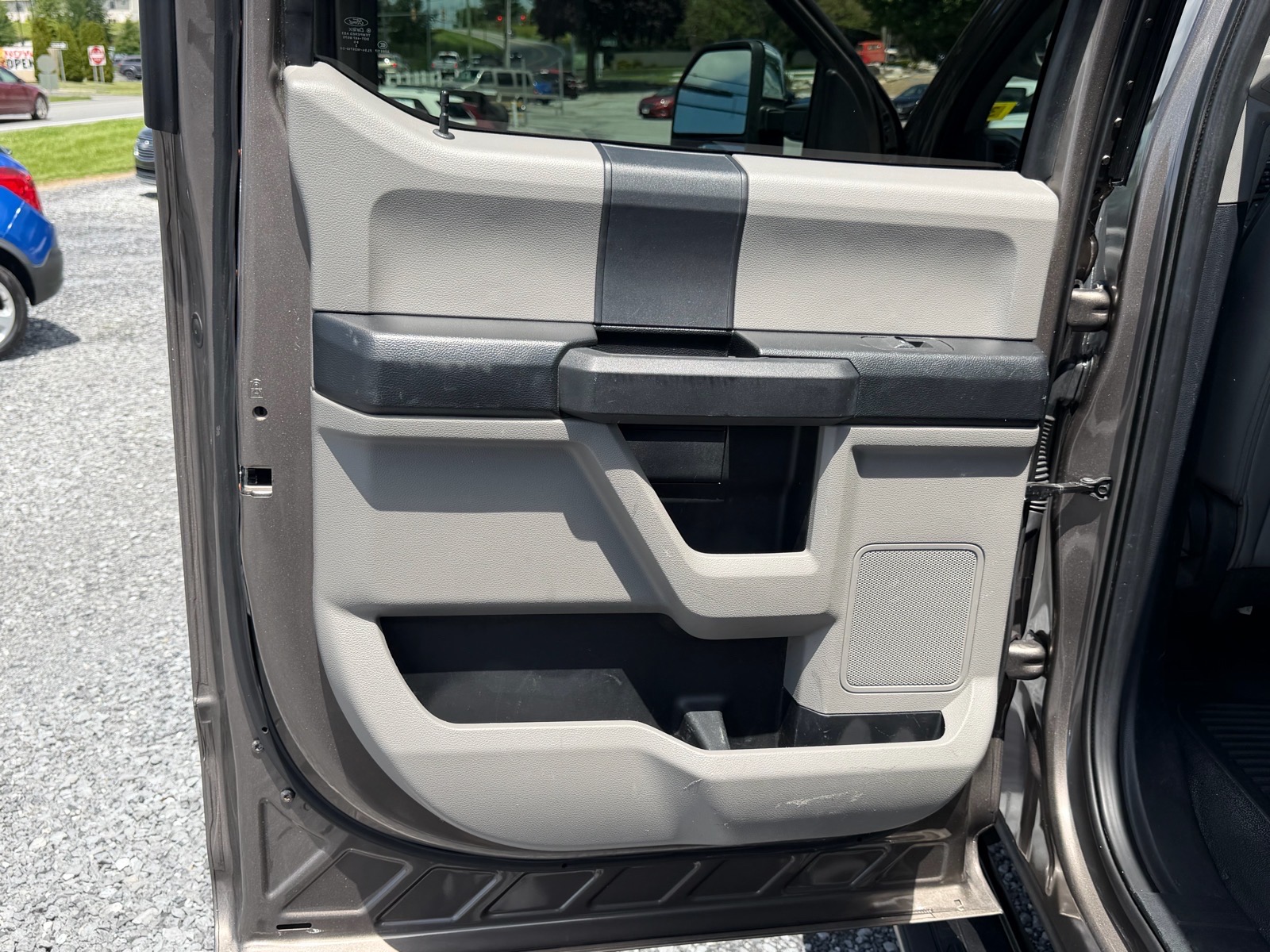 Additional photo of vehicle.