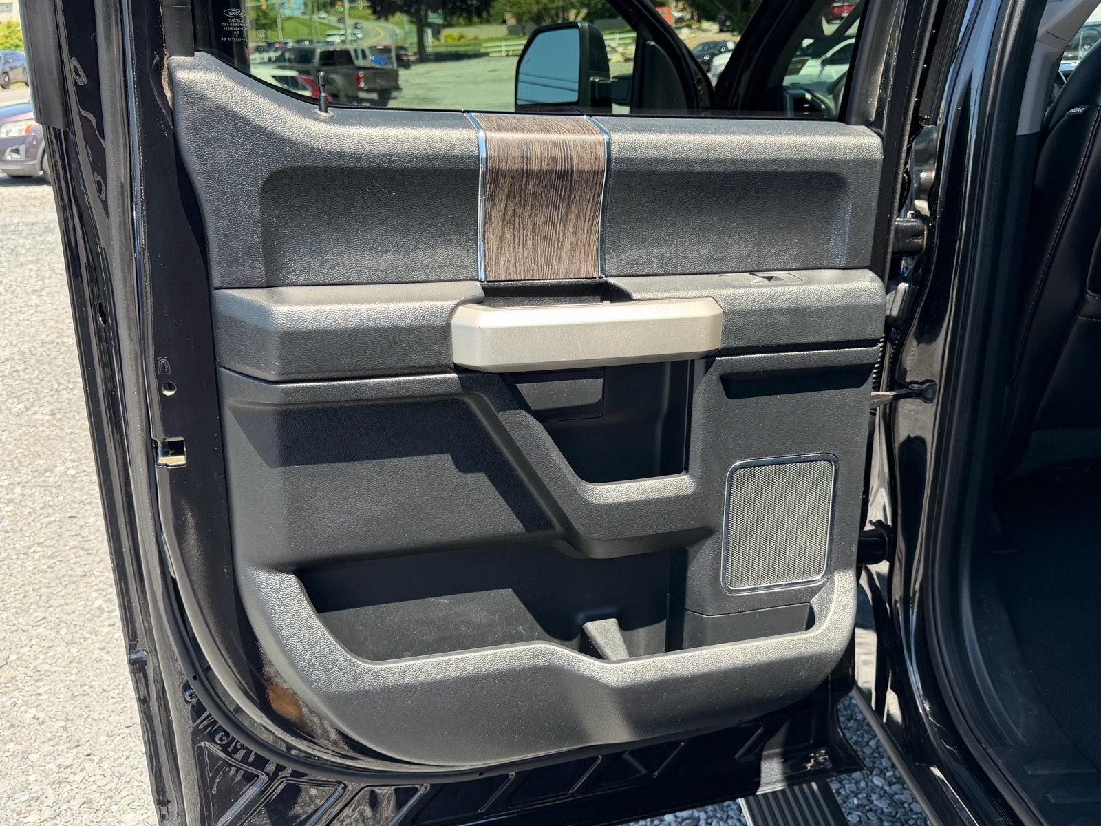 Additional photo of vehicle.