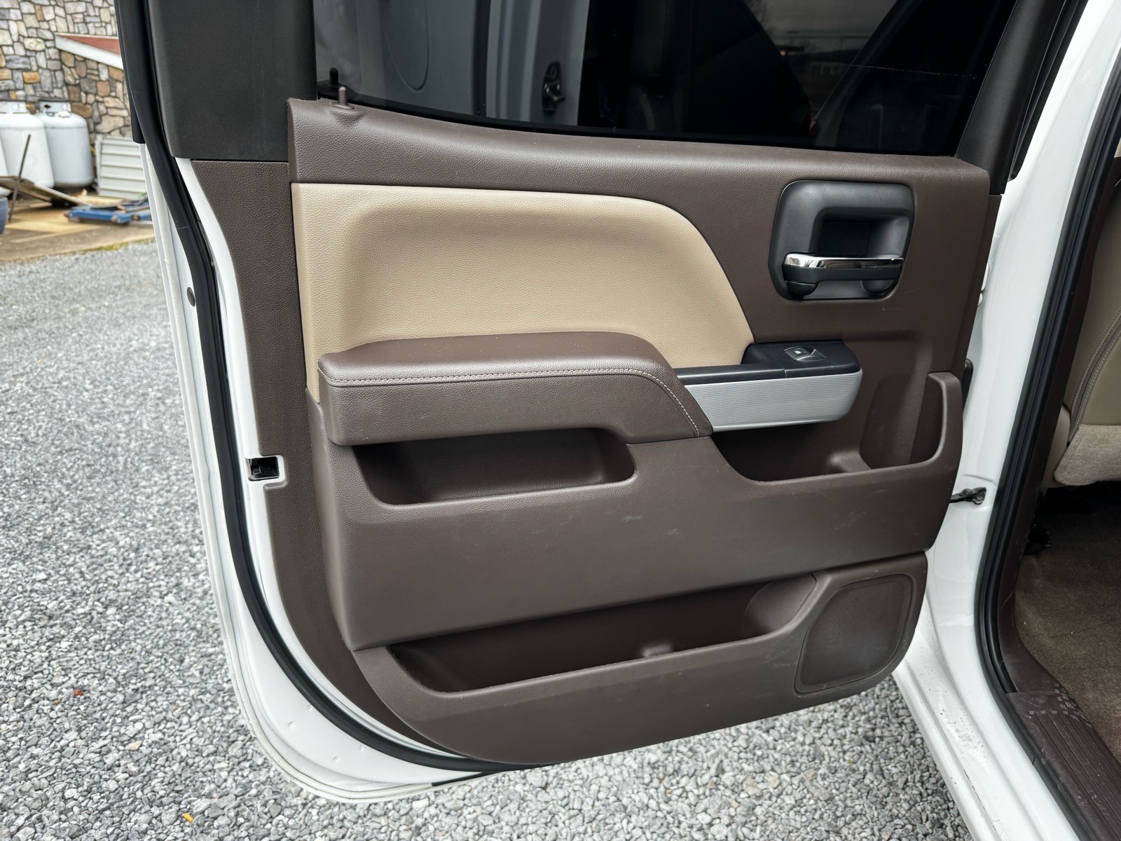 Additional photo of vehicle.