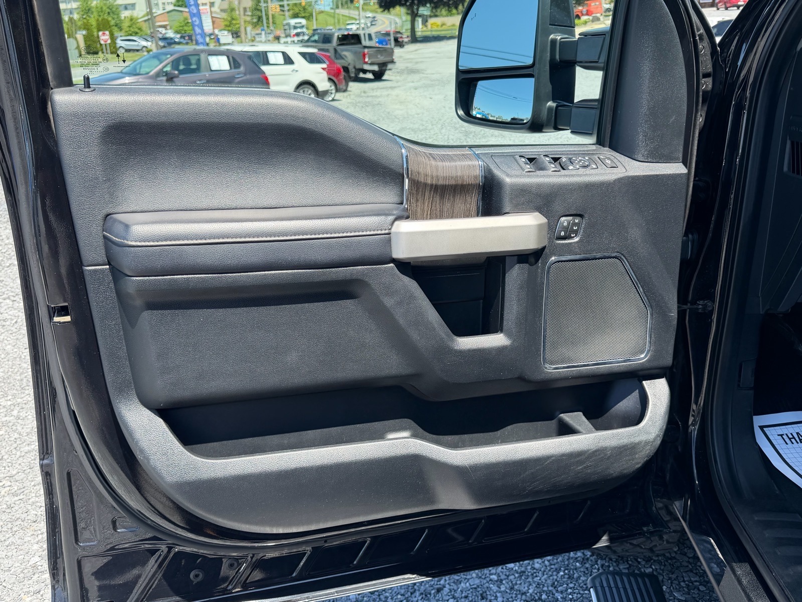 Additional photo of vehicle.
