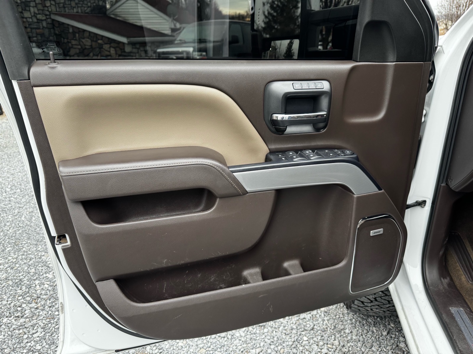 Additional photo of vehicle.