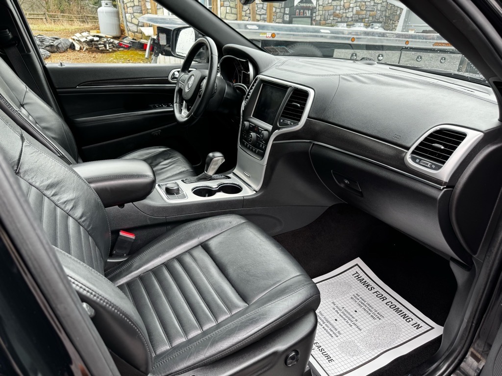 Additional photo of vehicle.