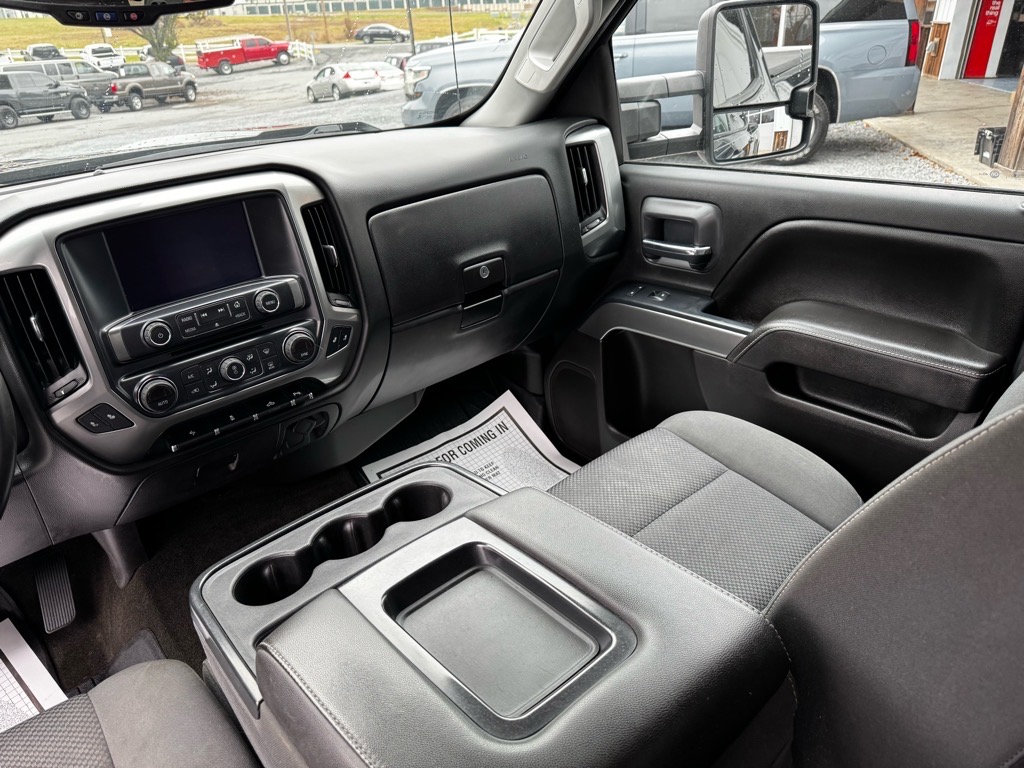 Additional photo of vehicle.