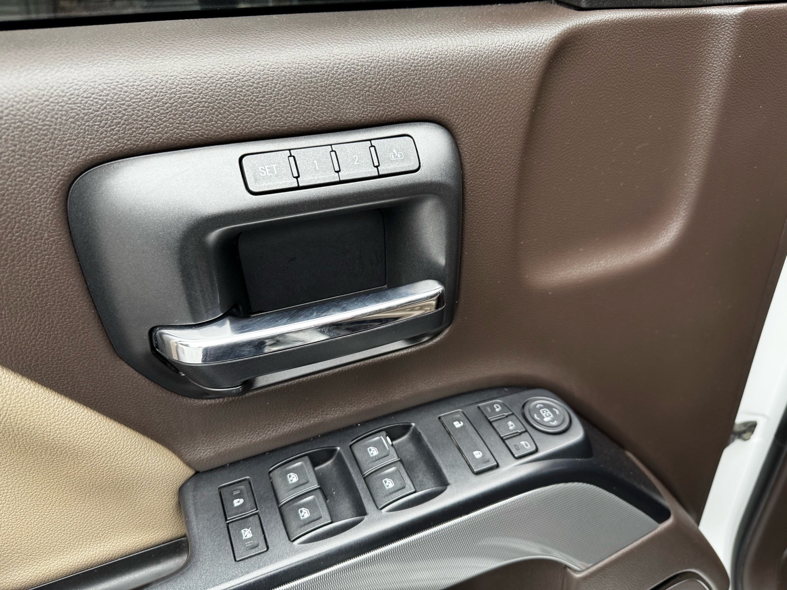 Additional photo of vehicle.