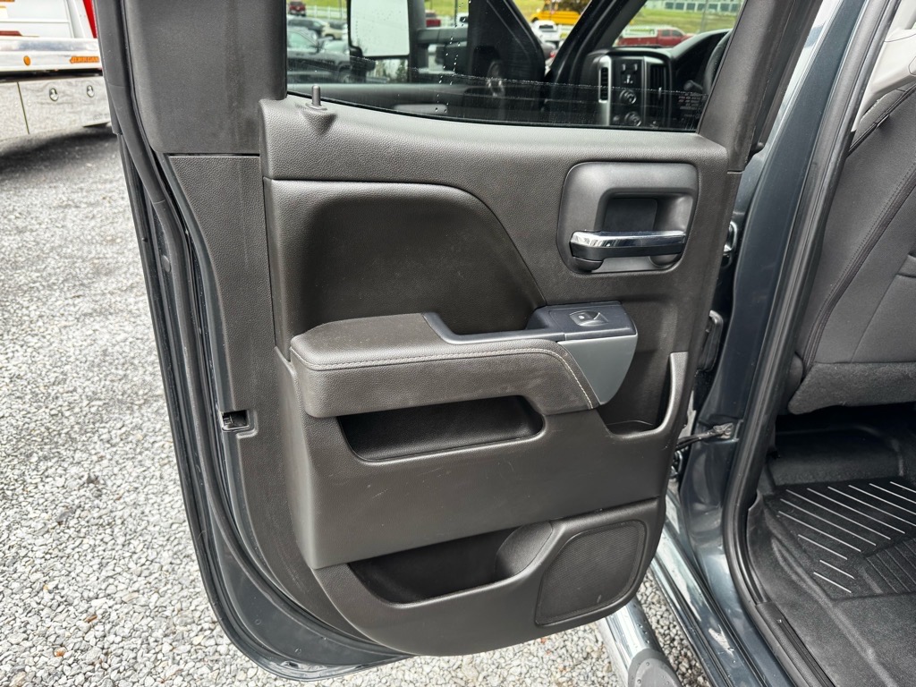 Additional photo of vehicle.