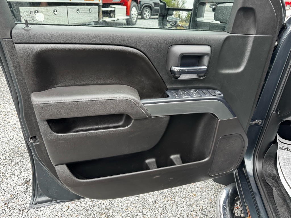 Additional photo of vehicle.