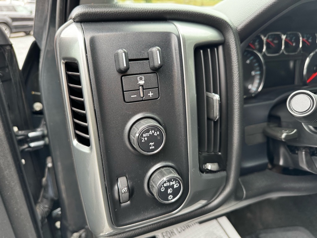 Additional photo of vehicle.