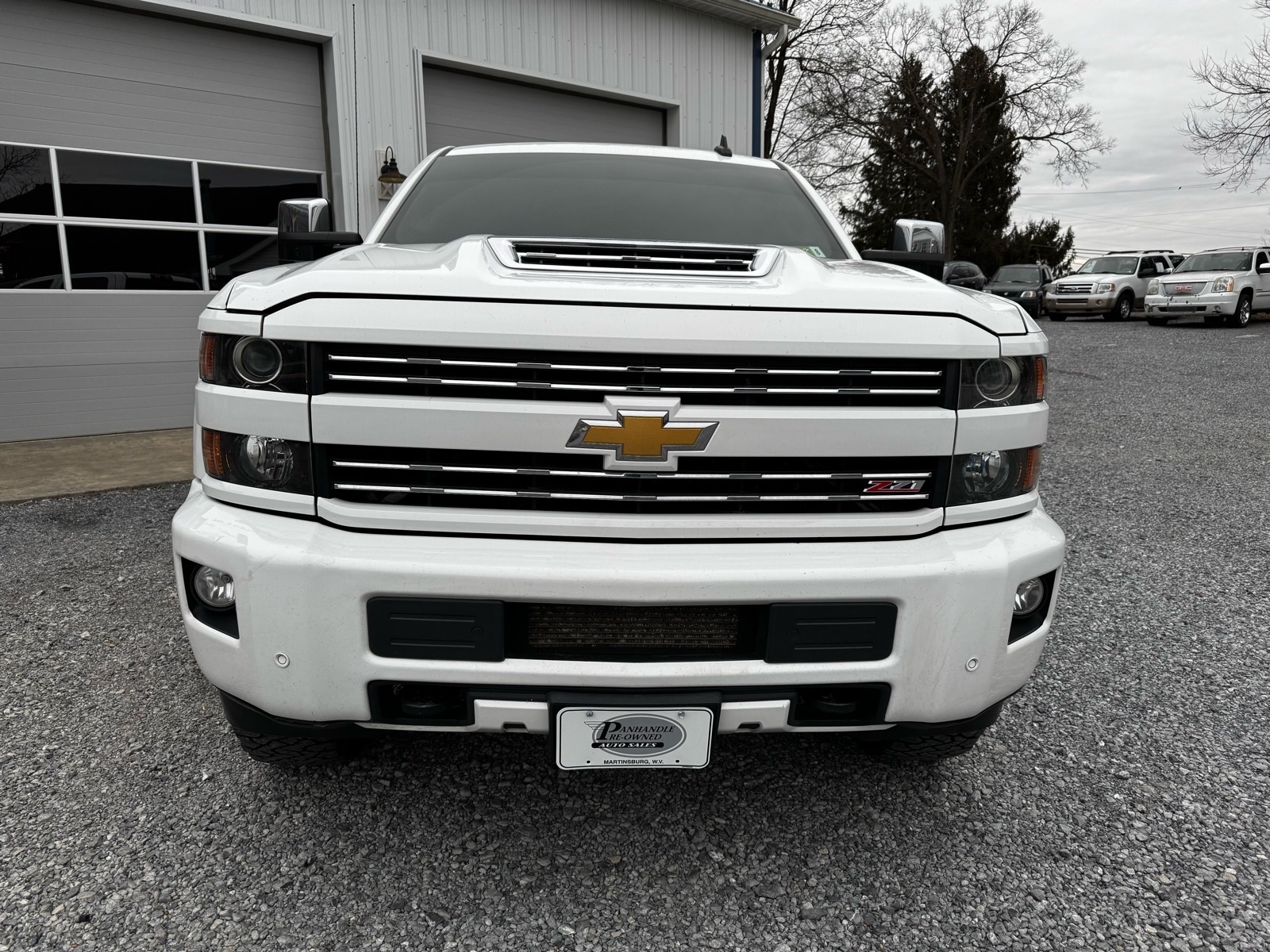 Additional photo of vehicle.