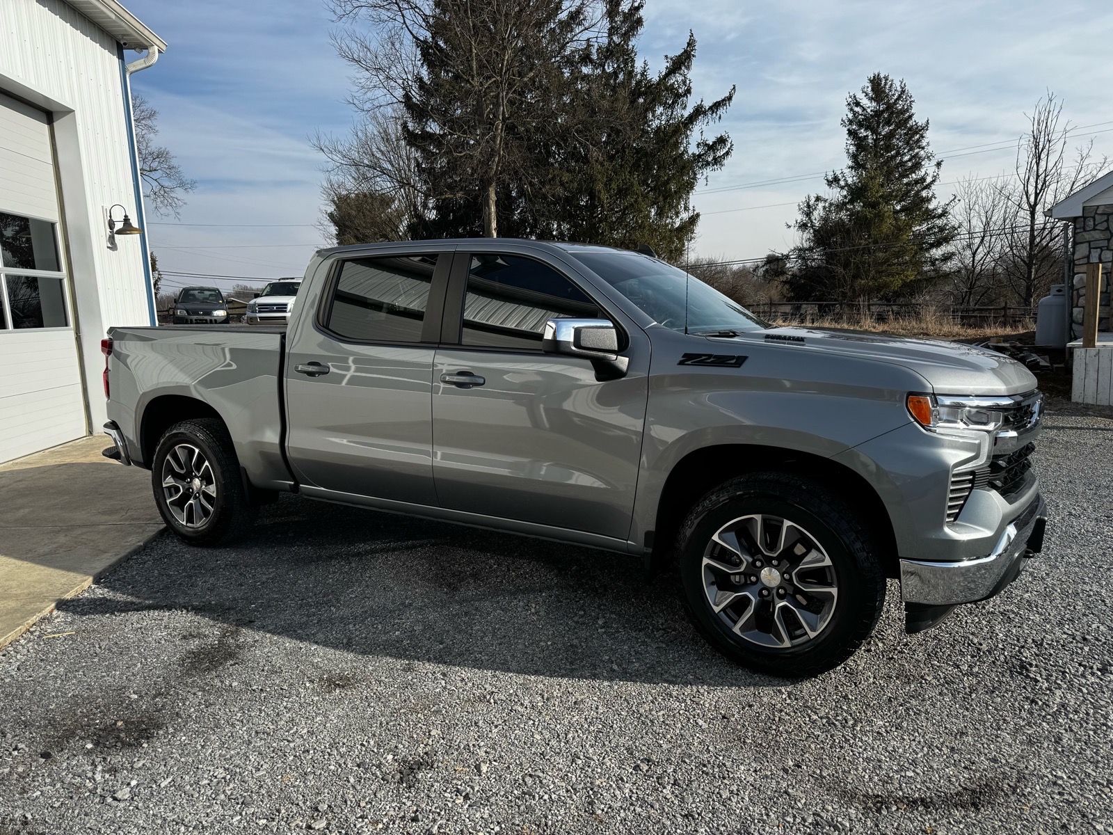 Additional photo of vehicle.