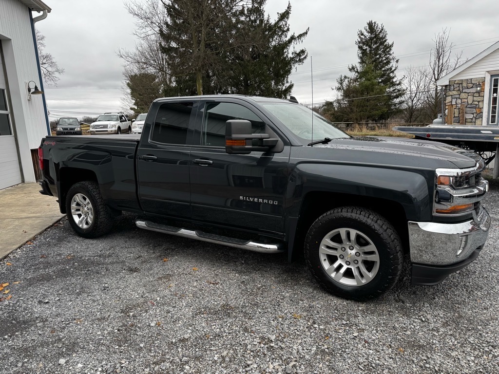 Additional photo of vehicle.