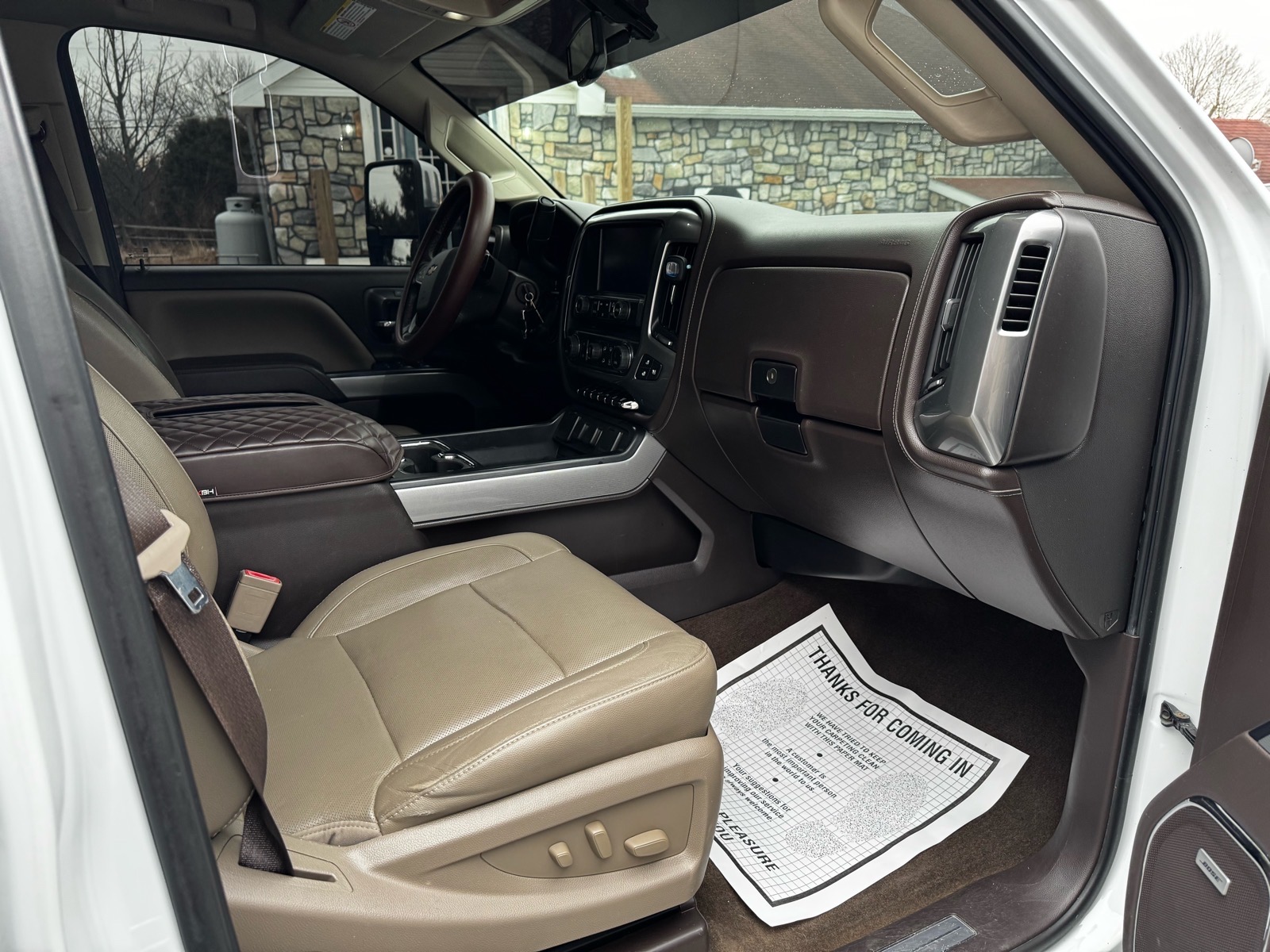 Additional photo of vehicle.