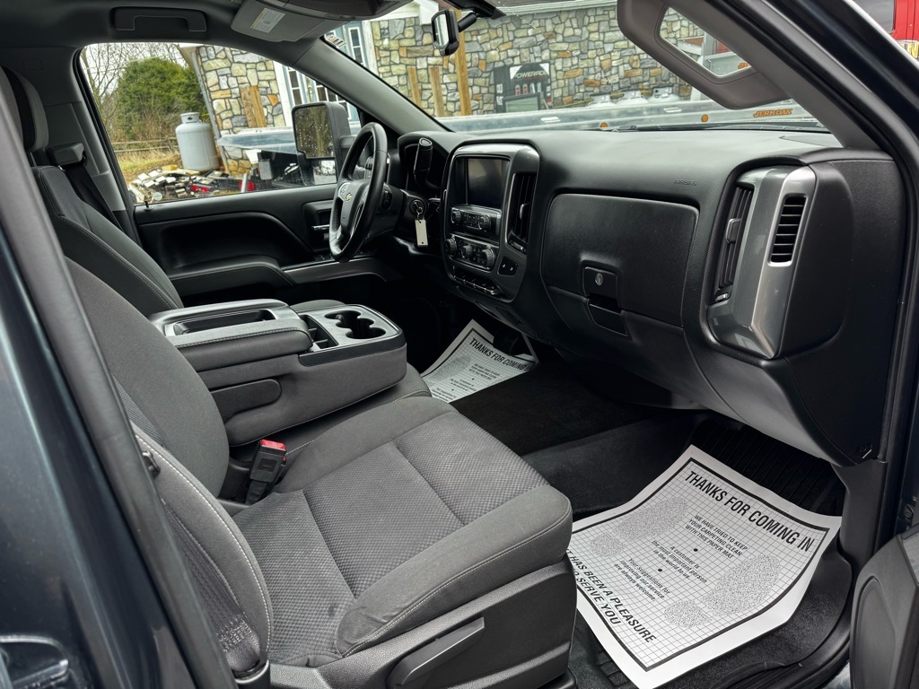 Additional photo of vehicle.