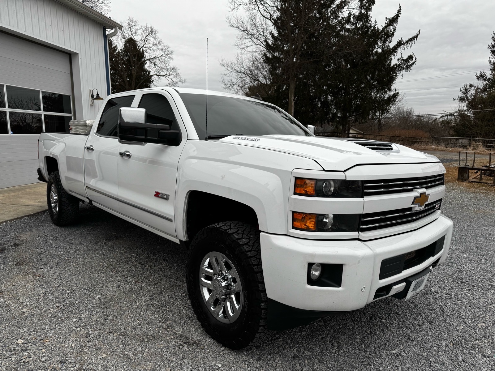 Additional photo of vehicle.