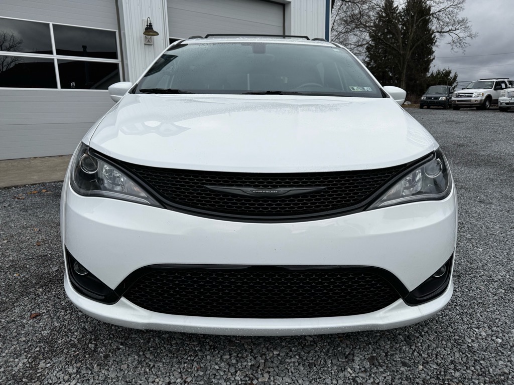 Additional photo of vehicle.