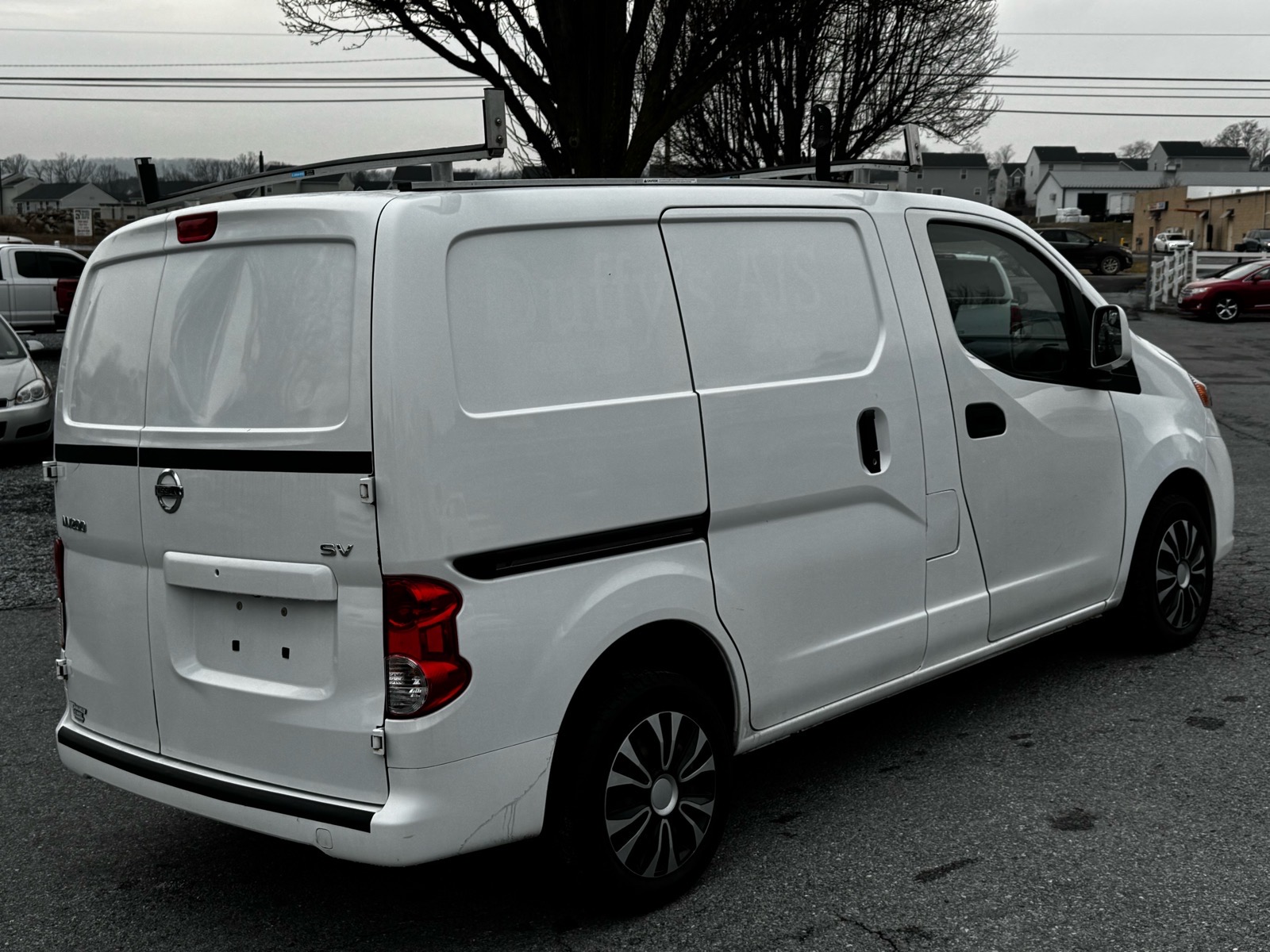 Additional photo of vehicle.