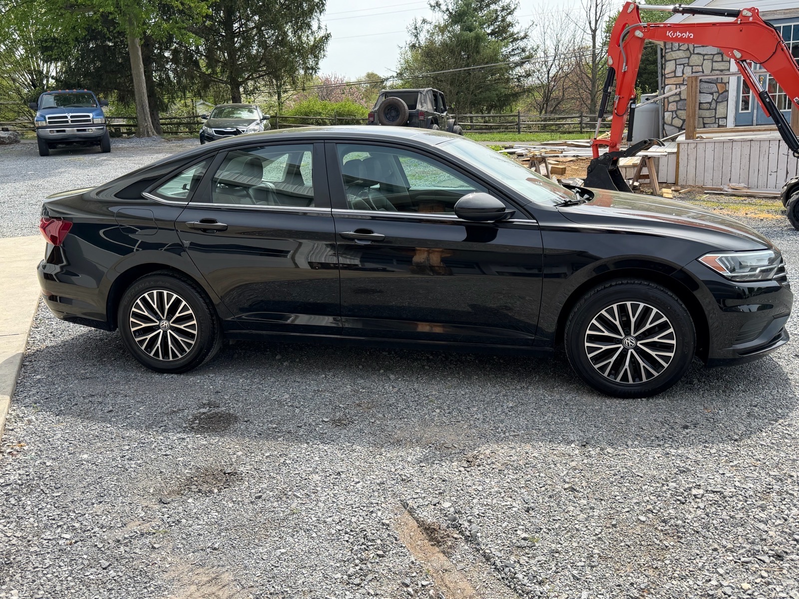 Additional photo of vehicle.