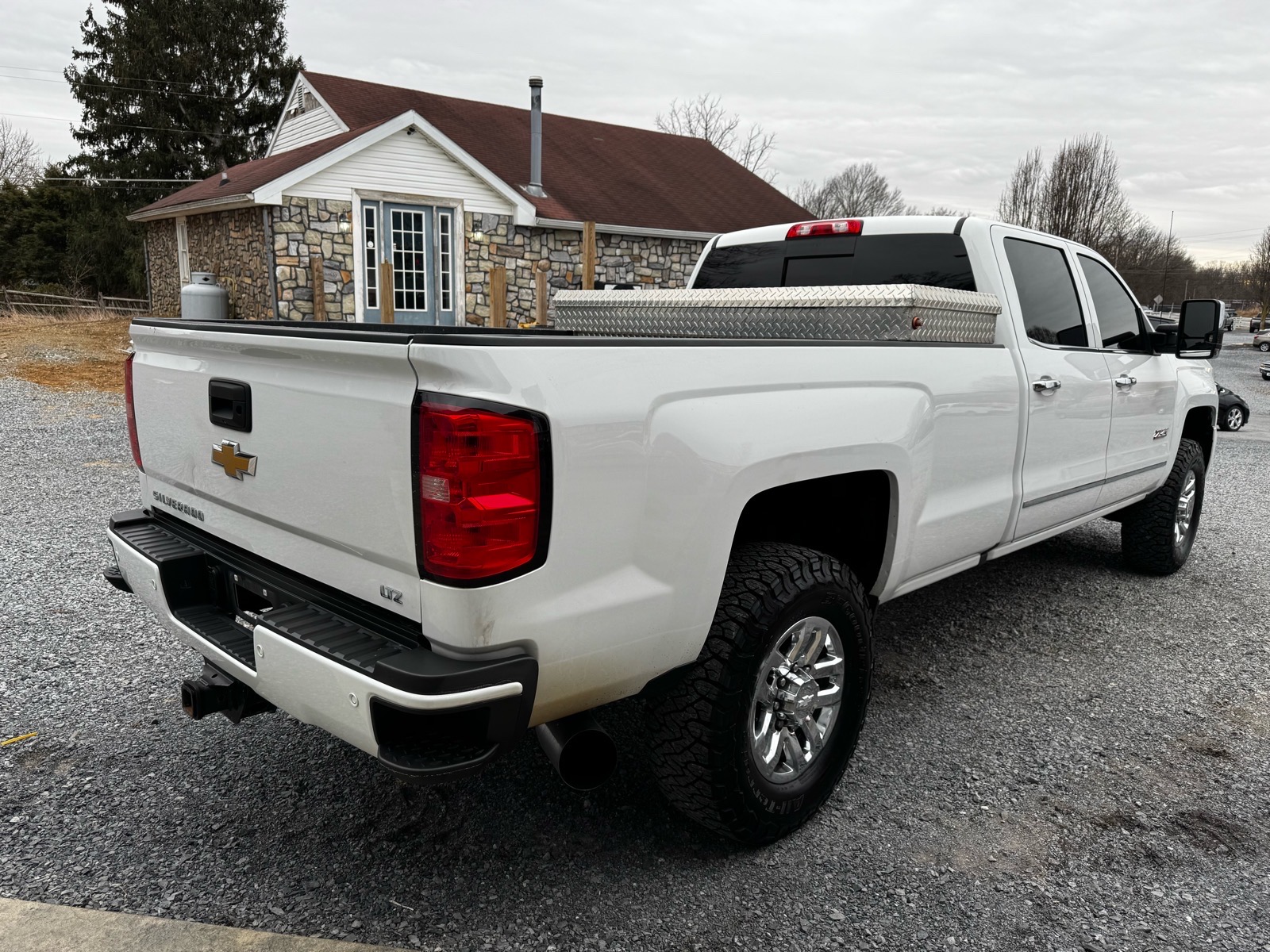 Additional photo of vehicle.