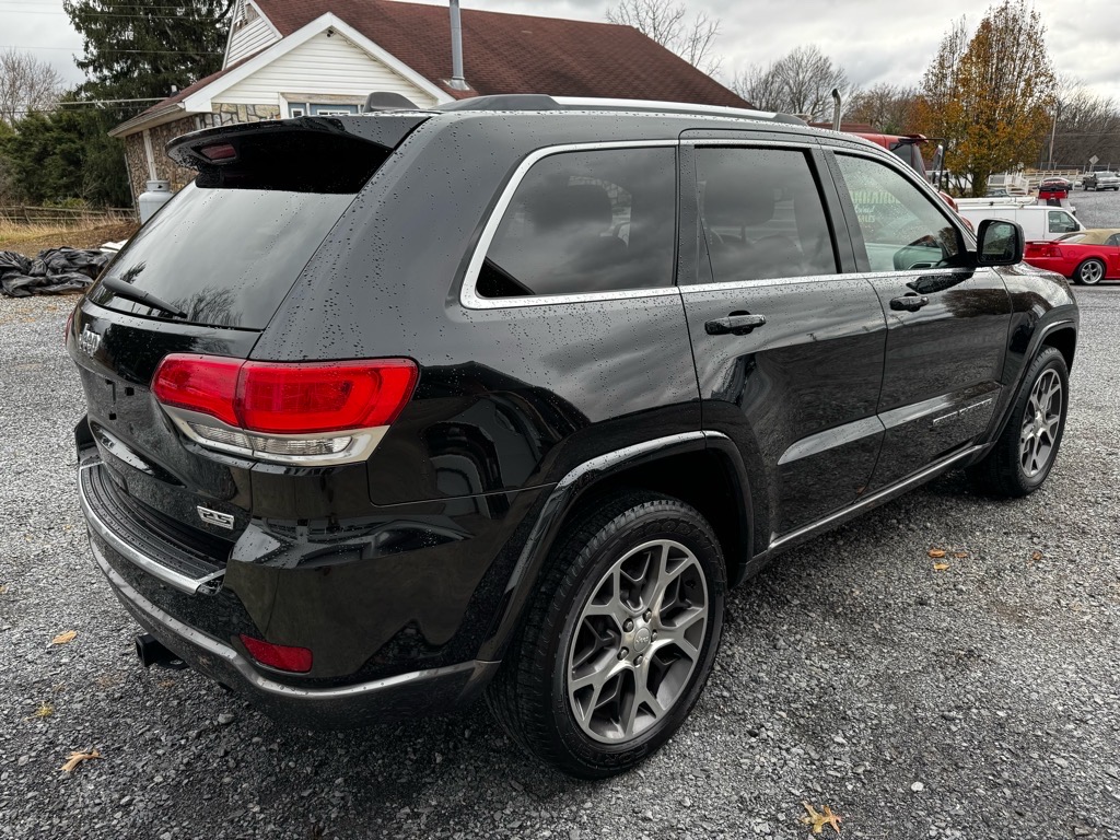 Additional photo of vehicle.